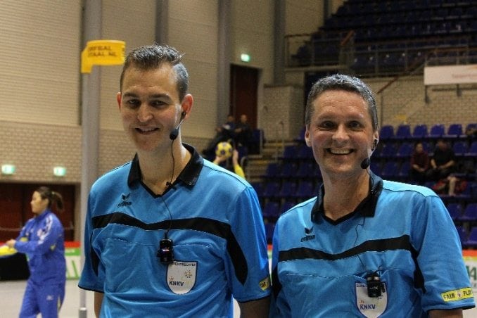 Topschiedsrichter beim Korbball pfeifen mit dem Kommunikationssystem AXIWI